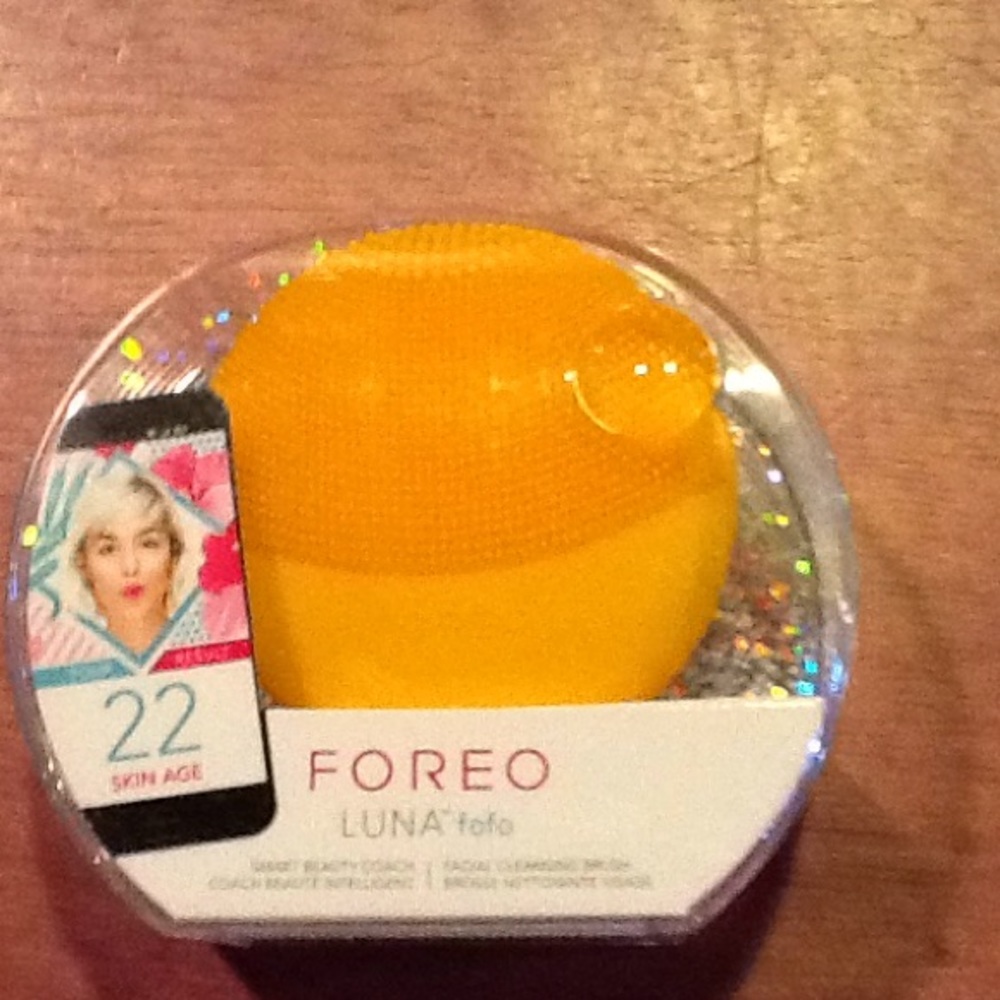 Foreo Luna fofo Yellow Brand New  Fabfitfun